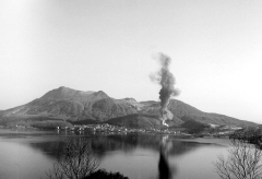 Jet of a phreatic eruption from Konpira-Yama crater at Mt. Usu, Hokkaido